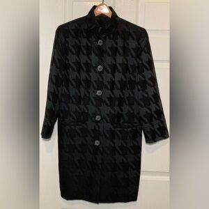 Carlisle EUC Size 10 Wool Blend Houndstooth Coat in Black